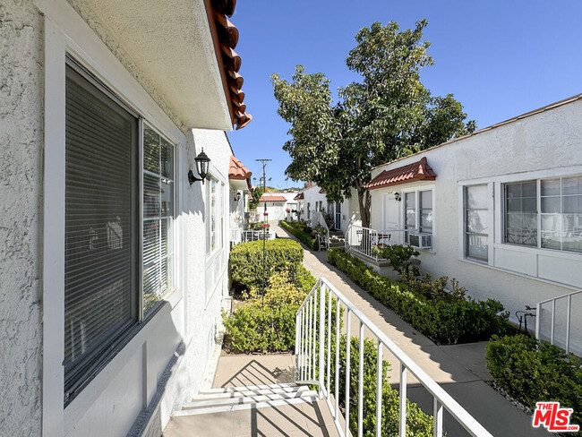 Building Photo - 4525 Franklin Ave