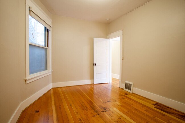 Building Photo - Gorgeous + Spacious 2-Bedroom Flat with Hardwoods, Dishwasher, Fireplace + Etc.!