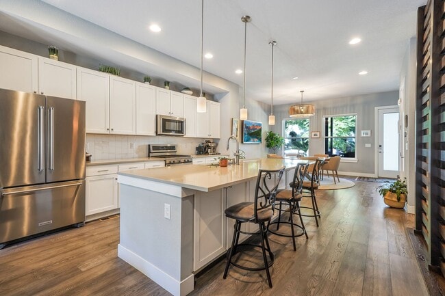 Building Photo - 1364 Vine St