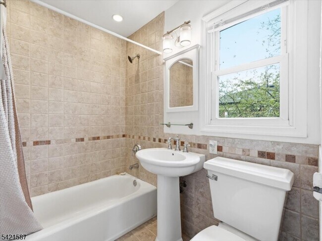 Building Photo - 115 Pitney Pl