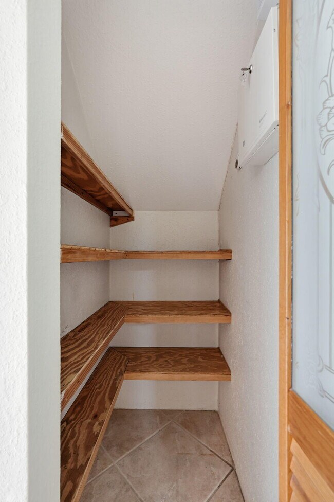 Building Photo - 430 Commodore Dr