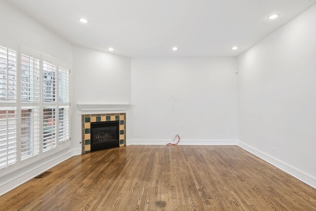 Building Photo - 400 Clayton St