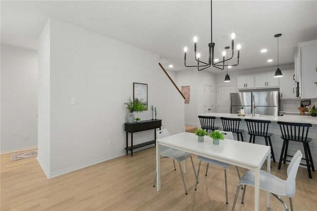 Building Photo - 226 Richards St