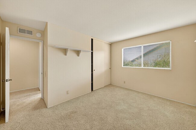 Building Photo - 5BR; 3BA Pool Home with Stunning Views in ...