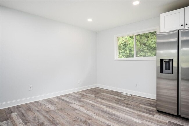 Building Photo - 3801 Hogan Rd SW