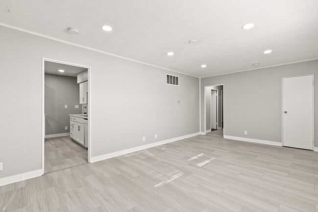 Building Photo - 3920 Vinton St