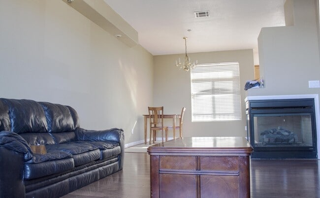 Building Photo - Modern Townhouse with Two Master Bedrooms!