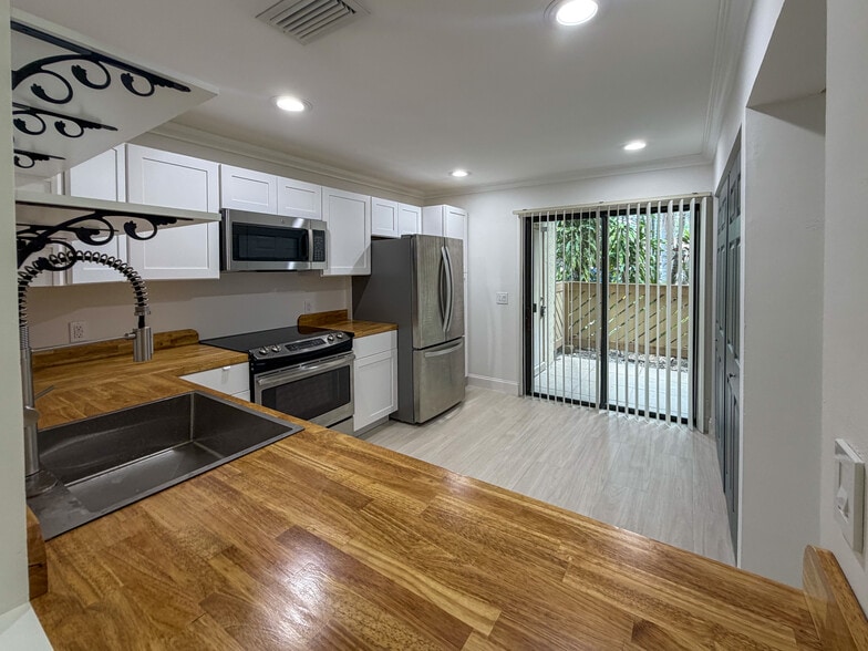 Kitchen - 13165 Chadwick Ct