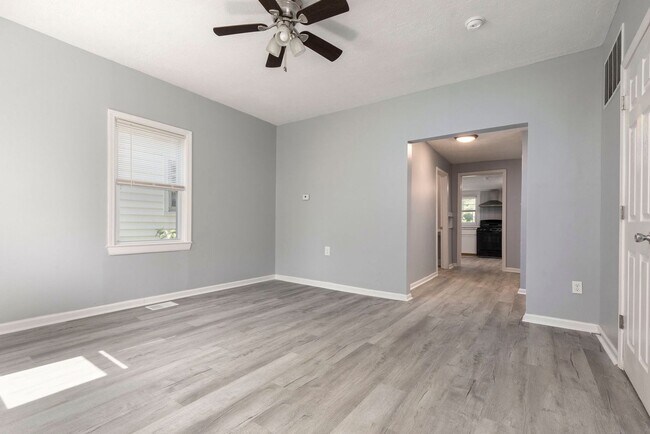 Building Photo - 3624 Parthenia Ave