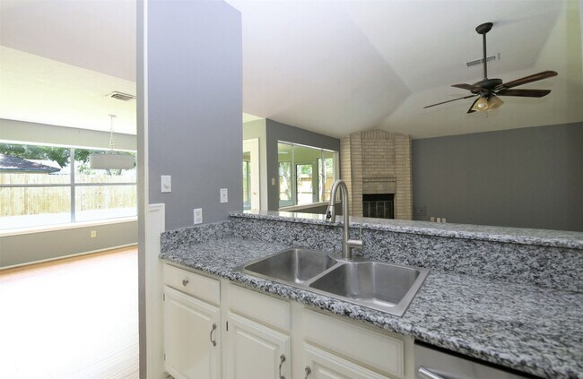 Building Photo - 14002 Taco Ct
