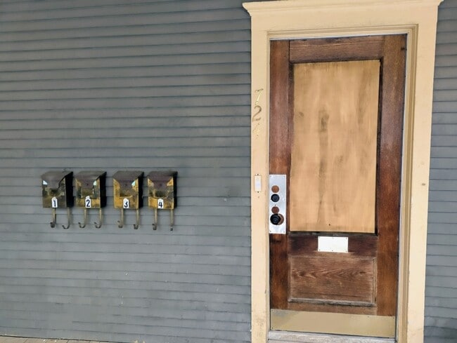 Primary Photo - 724 N Walnut St