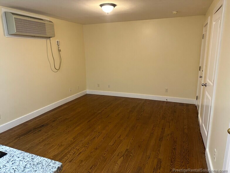Building Photo - 842 Dorchester Ave