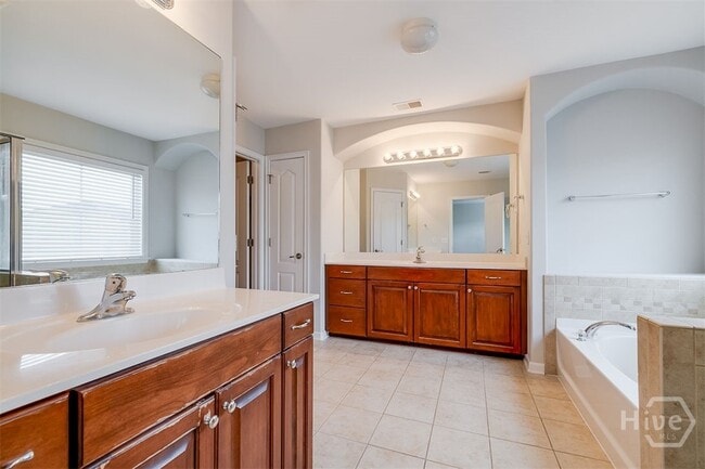 Building Photo - 255 Durham Park Way