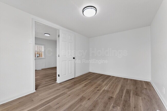 Building Photo - 2008 Pride Ave