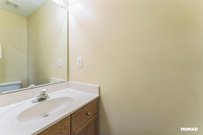 Building Photo - Charming 2BR House in Charlotte