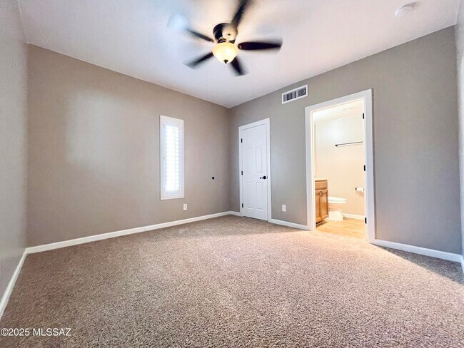 Building Photo - 12825 E Cape Horn Dr