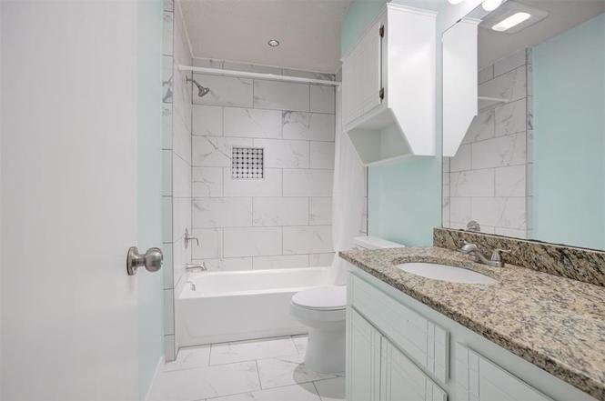 Building Photo - 9021 N Rockwell Dr