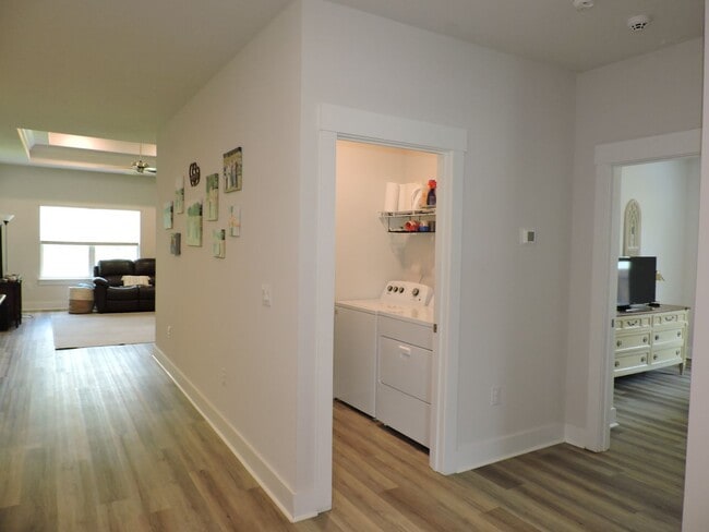 Building Photo - Easy access to shopping, interstate & Navy...