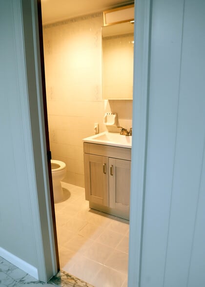 Building Photo - 15 Bleecker St