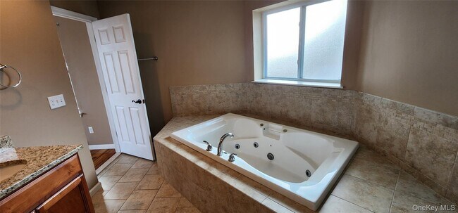 Building Photo - 448 Old Mountain Rd