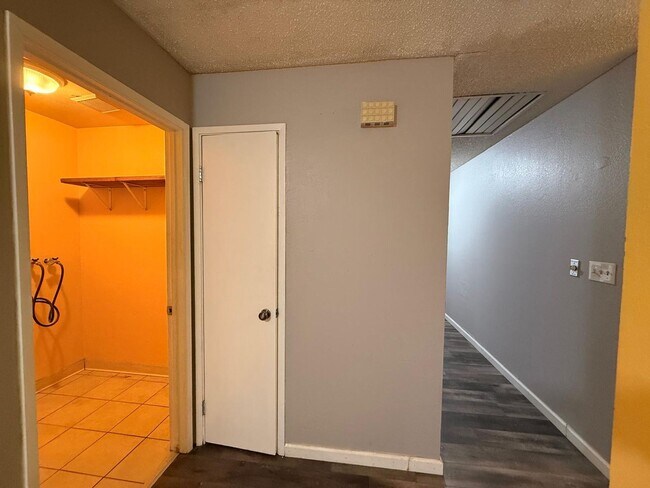 Building Photo - Beautiful 3 Bedroom Single-Family Home!