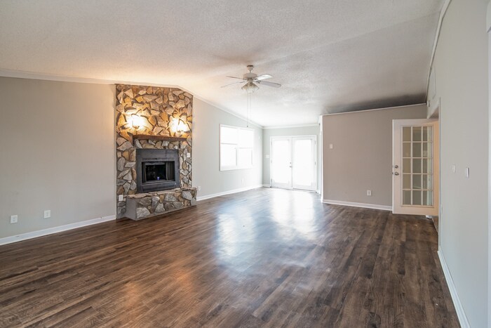 Building Photo - 3 Dogwood Cir