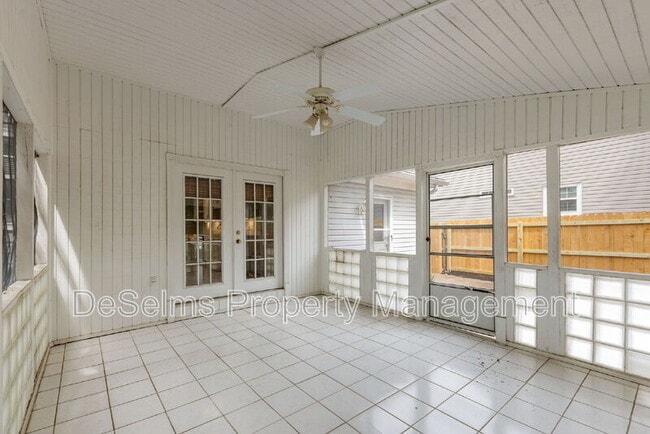 Building Photo - 5120 English Village Dr