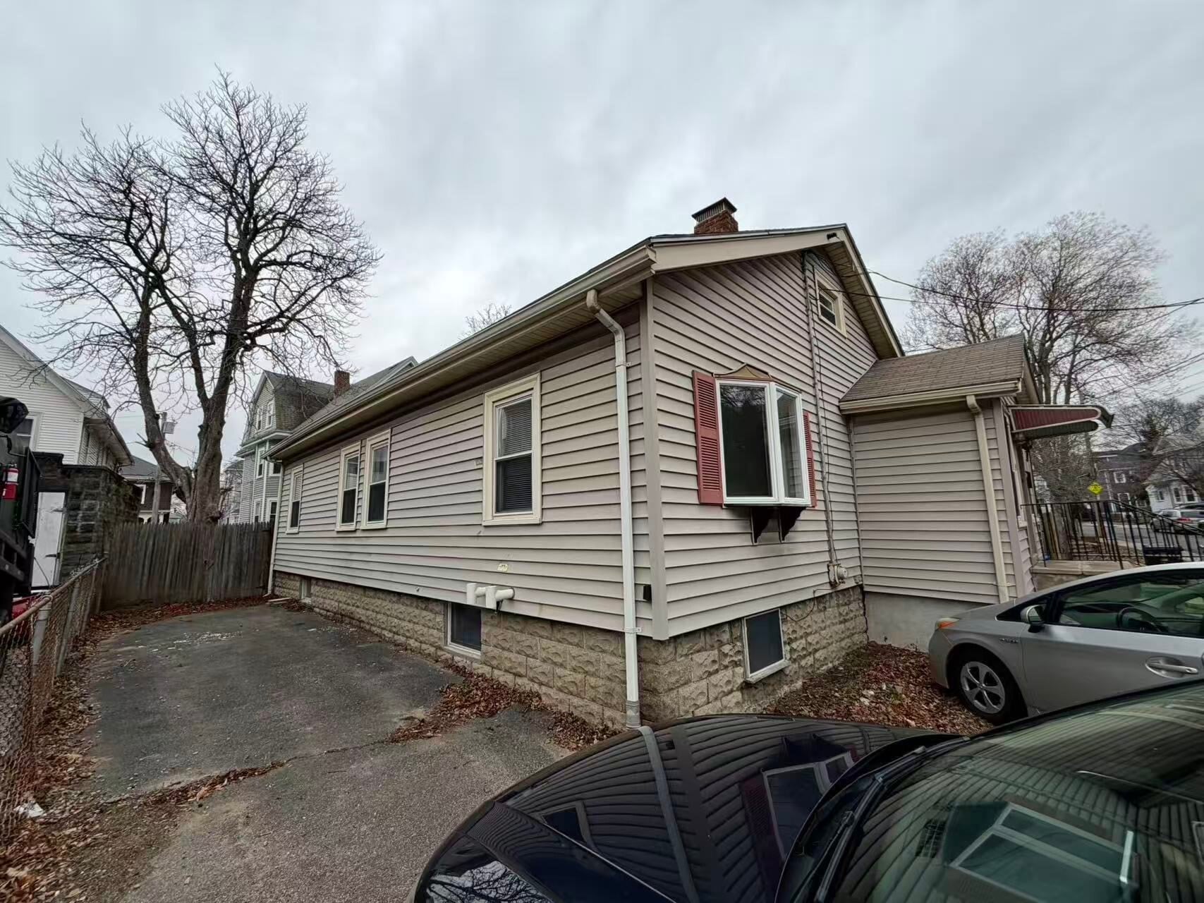 Building Photo - 24 Arden St