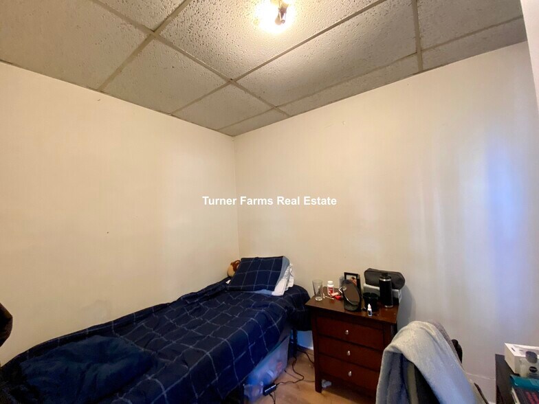 Building Photo - 1572 Tremont St