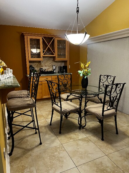 Building Photo - 190 Temple Ave