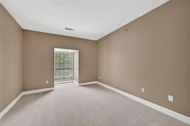 Building Photo - 2865 Lenox Rd NE