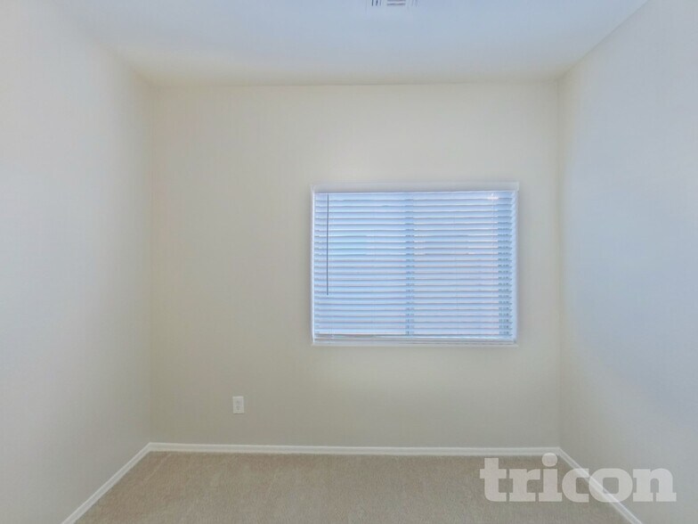 Building Photo - 42756 W Elizabeth Ave