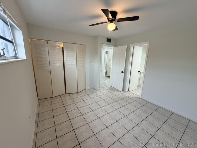 Building Photo - 6191 SW 37th St