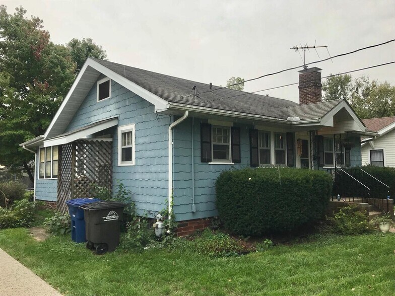 Side entry - 1531 Wilson Ave