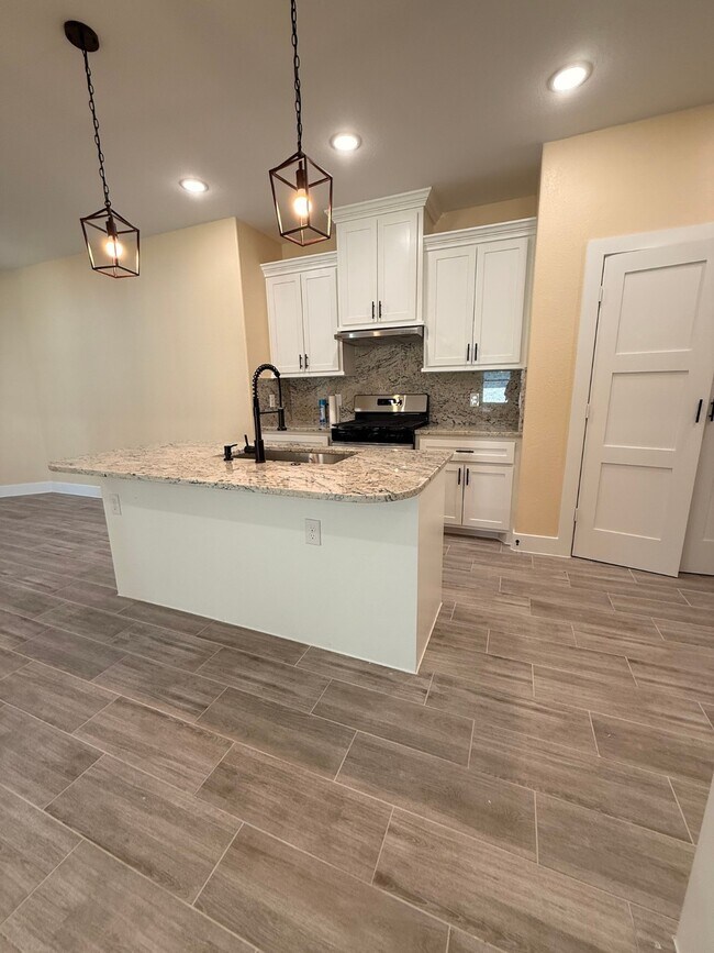 Building Photo - 14844 Coaltown Rd