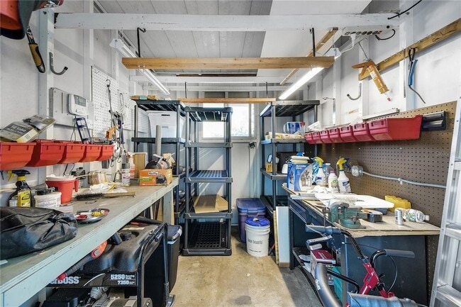 Building Photo - 5229 Hartford Ln