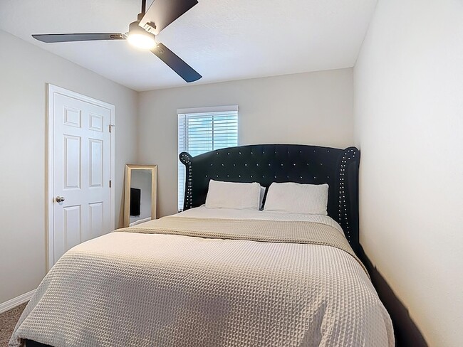 Building Photo - 1504 Hummingbird Rd