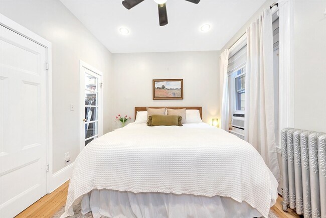 Building Photo - 405 Marlborough St