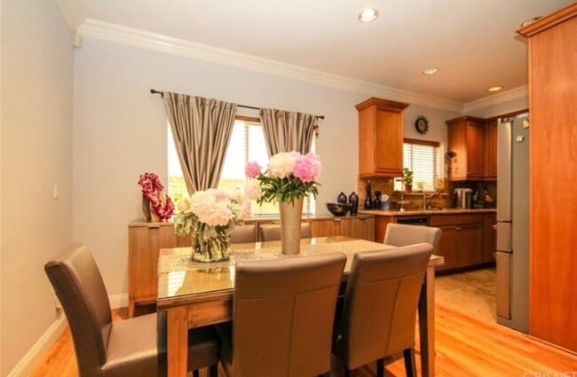 Building Photo - 5255 Hermitage Ave