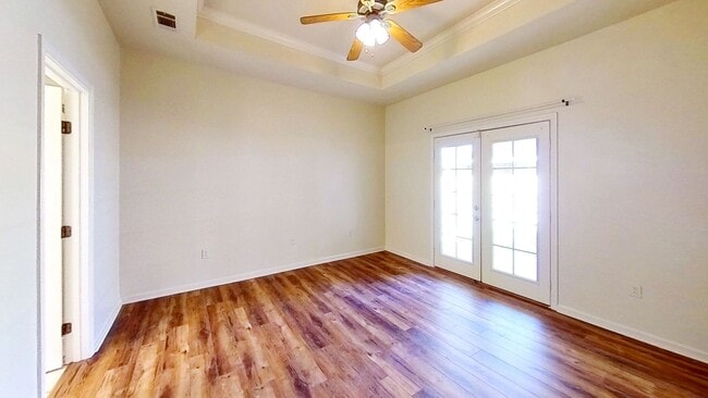 Building Photo - 14371 Whispering Oaks Dr