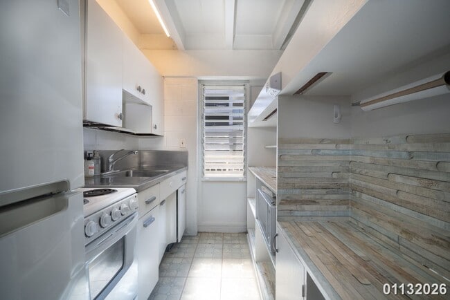 Building Photo - Furnished Alamoana-Kakaako 2nd Floor Unit (Piikoi St)