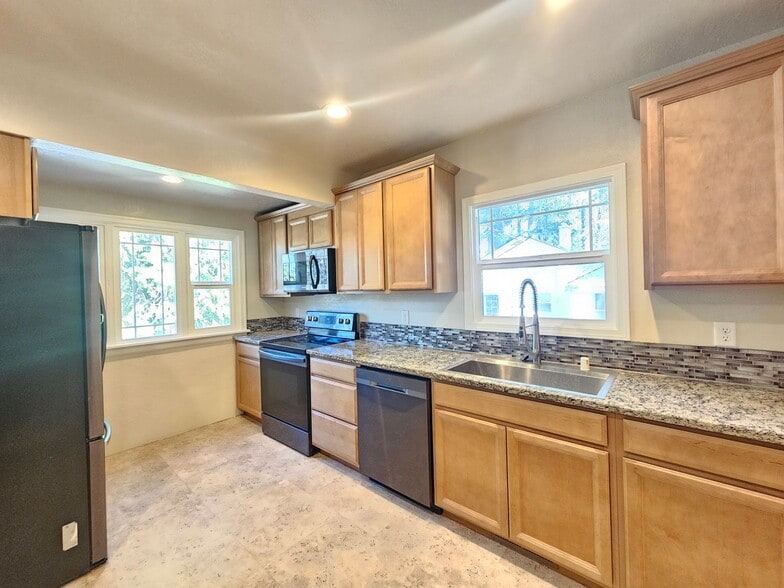 Building Photo - 1922 E 18th Ave