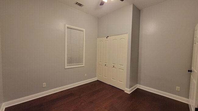 Building Photo - 306 E 41st St