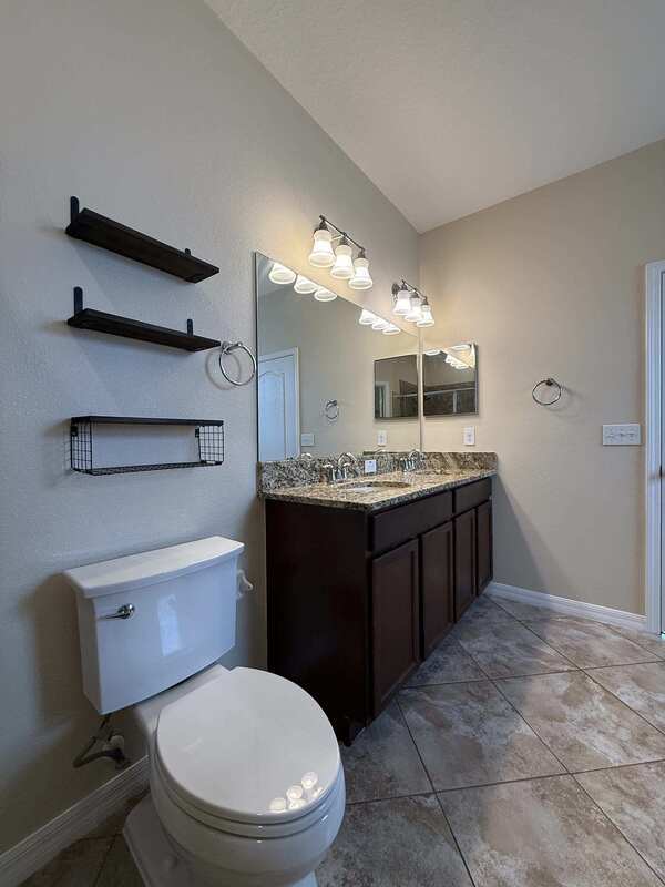Building Photo - 930 Meadow Glade Dr