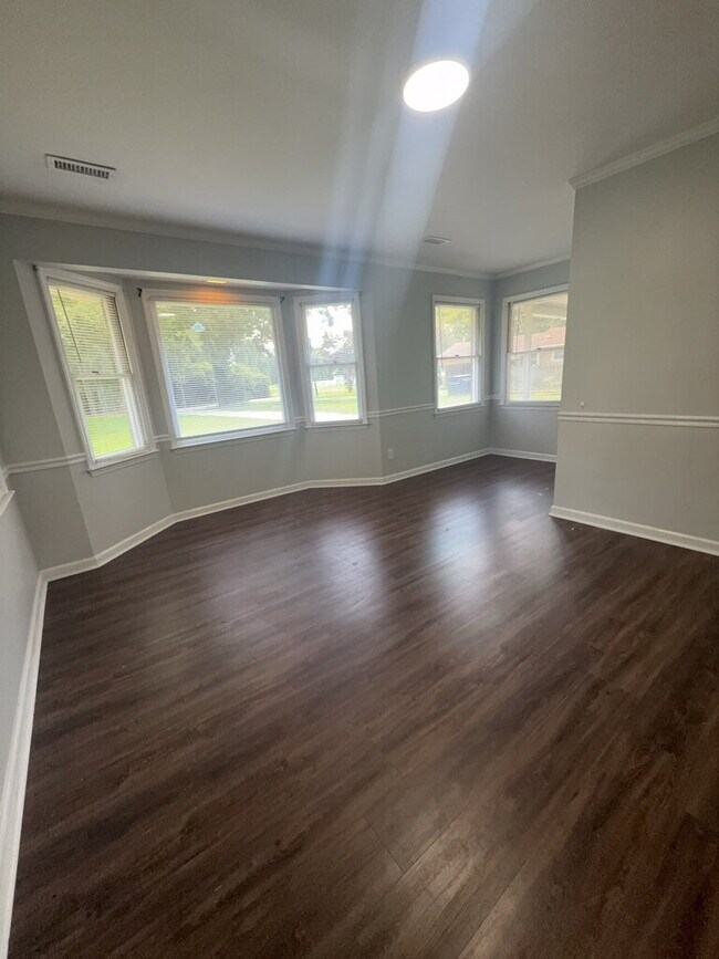 Building Photo - Beautiful 3 Bedroom, 3 Bath Home -135 Yates Ln.