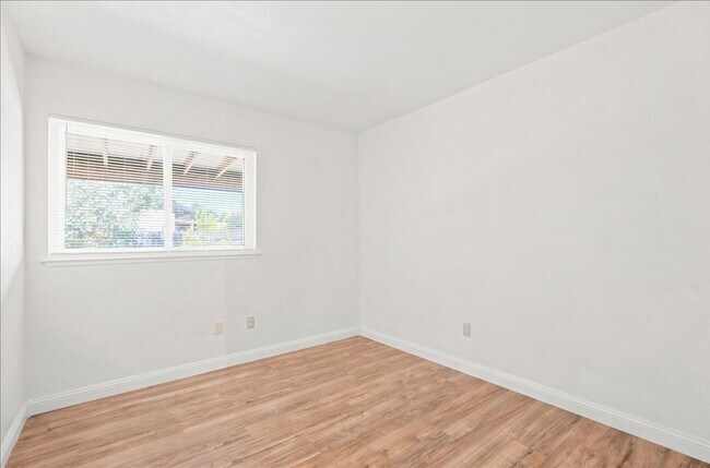 Building Photo - 1379 San Juan Rd