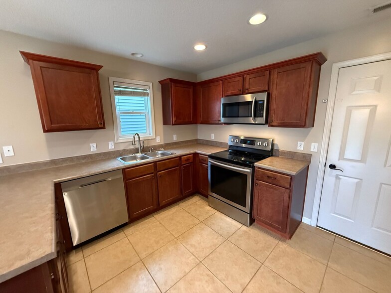 Building Photo - 3929 Stanton Hall Pkwy