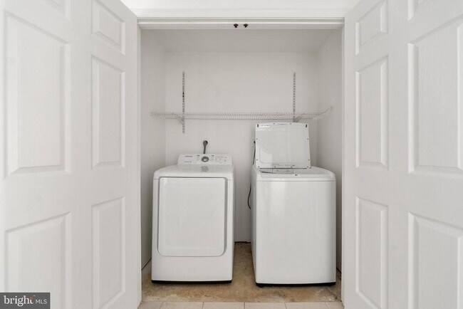 Building Photo - 7102 Finch Ln