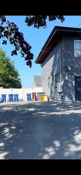 Building Photo - 94 Oakwood Ave