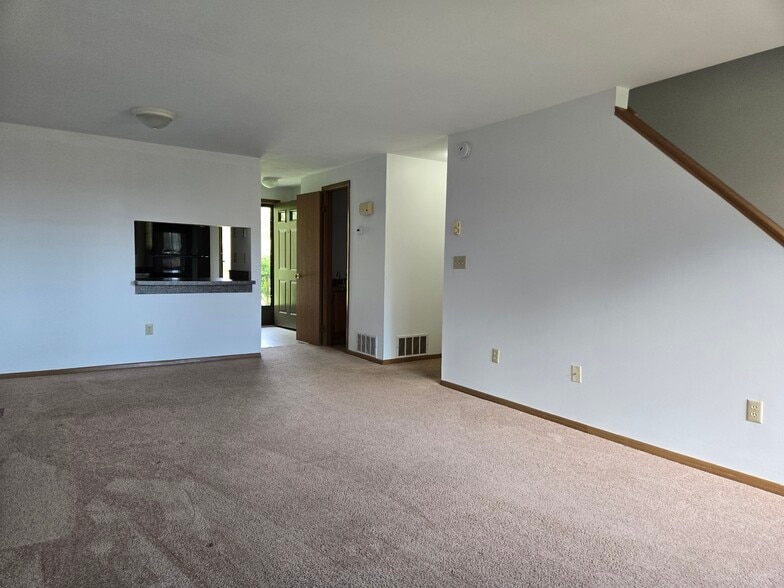 living - 25 4th Ave